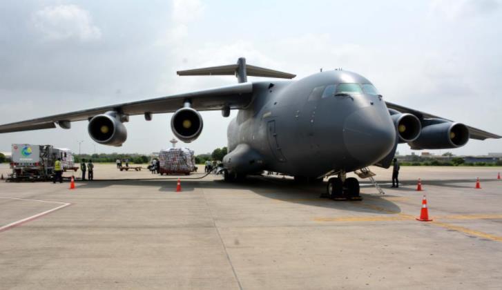 “中国飞机来了！”——巴基斯坦欢迎中国援助物资运抵卡拉奇