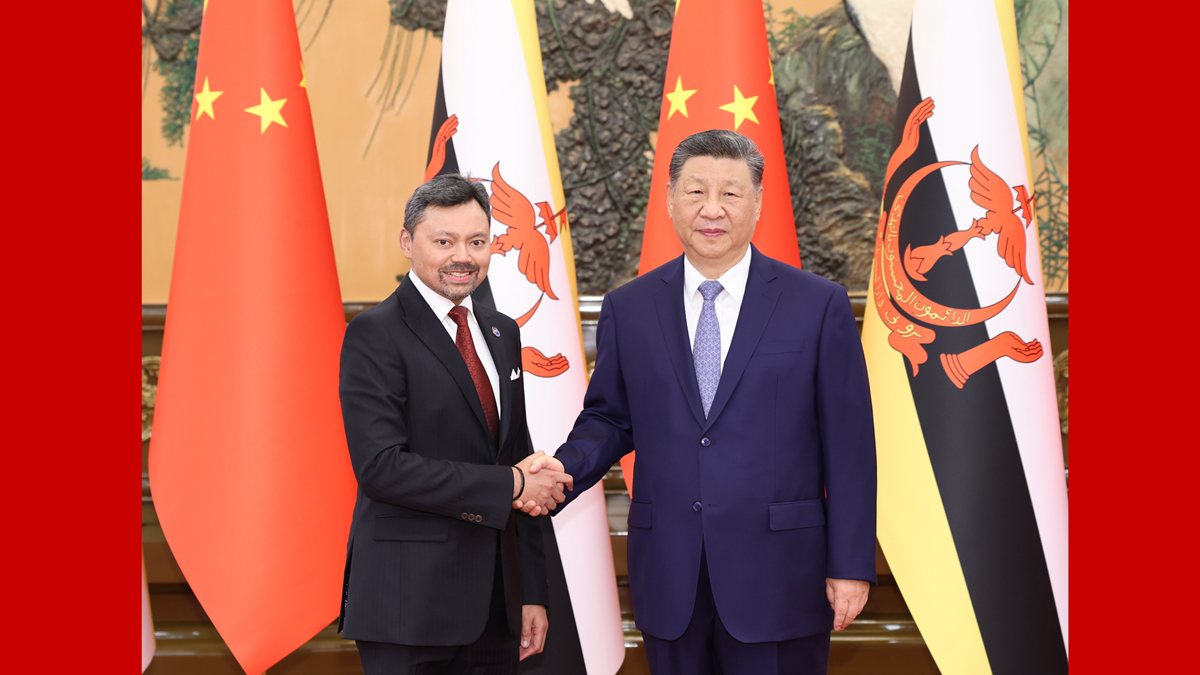 习近平会见文莱王储比拉
