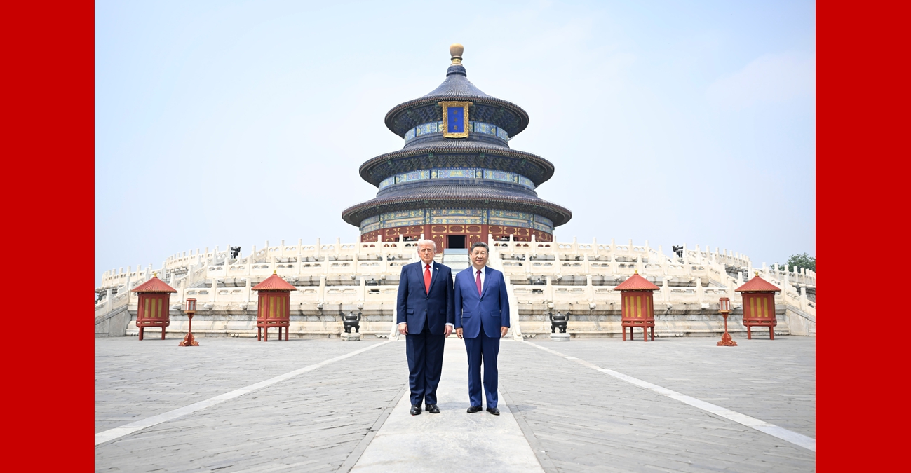 习近平同美国总统特朗普参观天坛