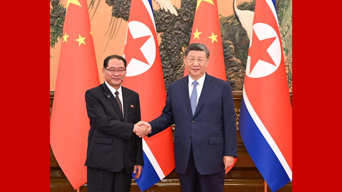 习近平会见朝鲜内阁总理朴泰成