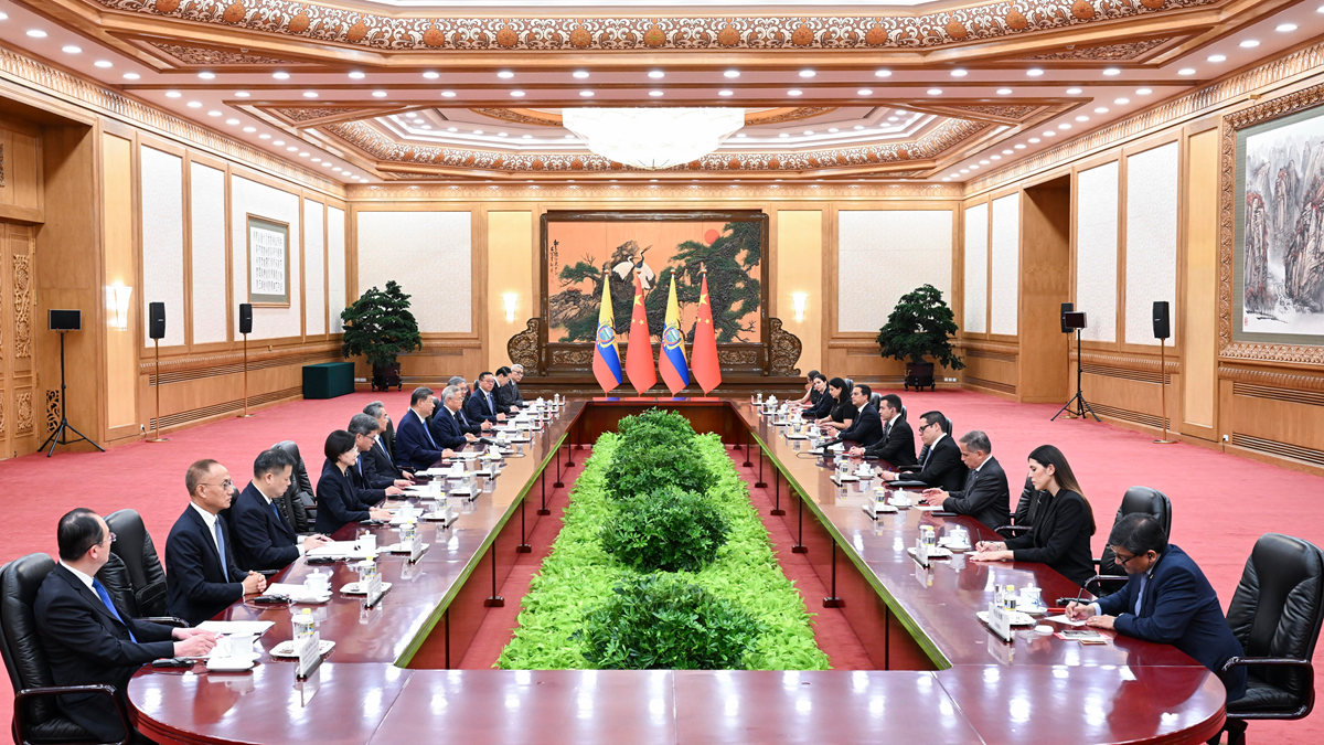 习近平同厄瓜多尔总统诺沃亚会谈